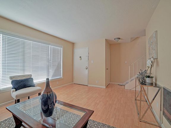 4th image of 320 Auburn Way APT 11