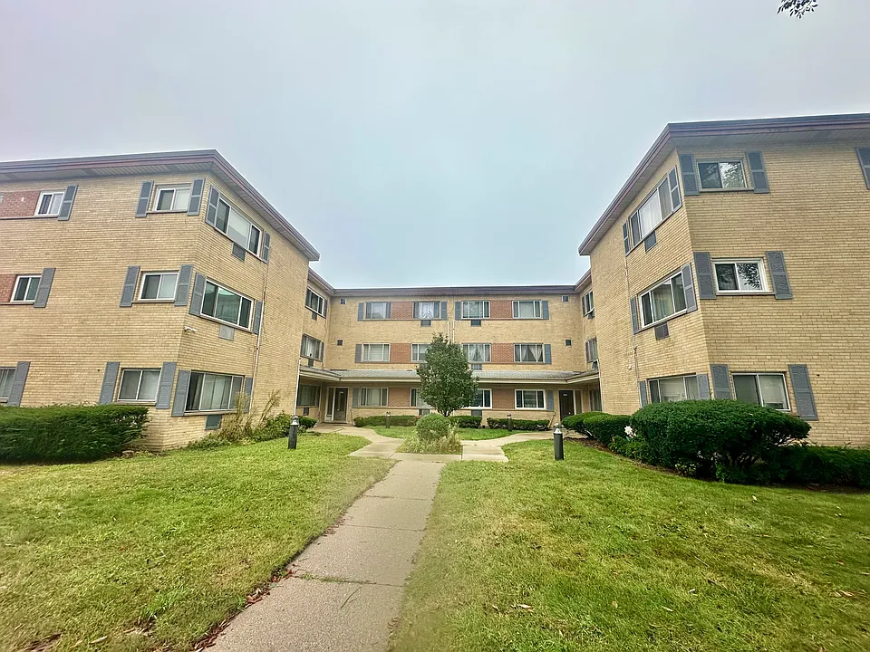 9207 Skokie Blvd #106