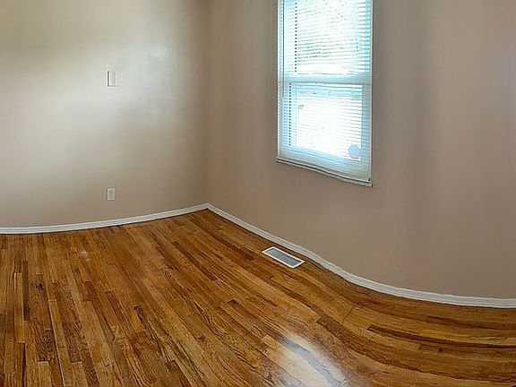 4th image of 1432 Farmview Ave