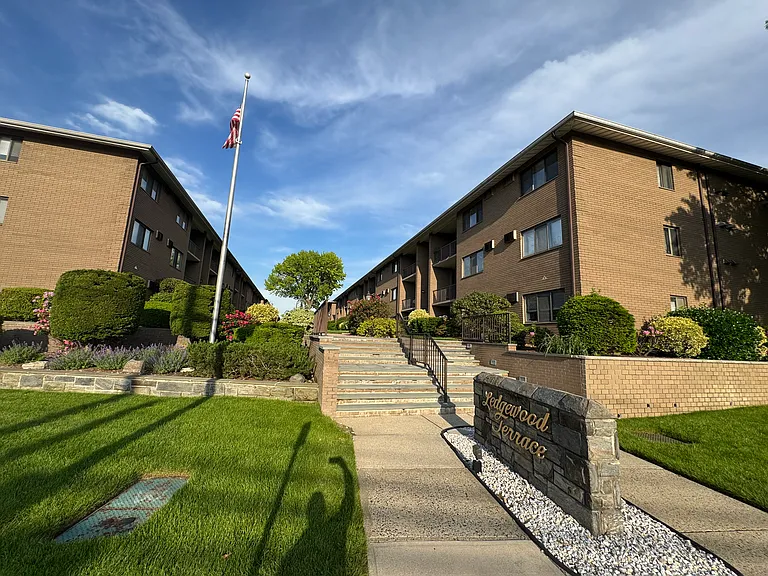 460B Liberty St #208 — Photo 3