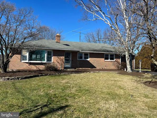 1661 County Line Rd, Bechtelsville, PA 19505