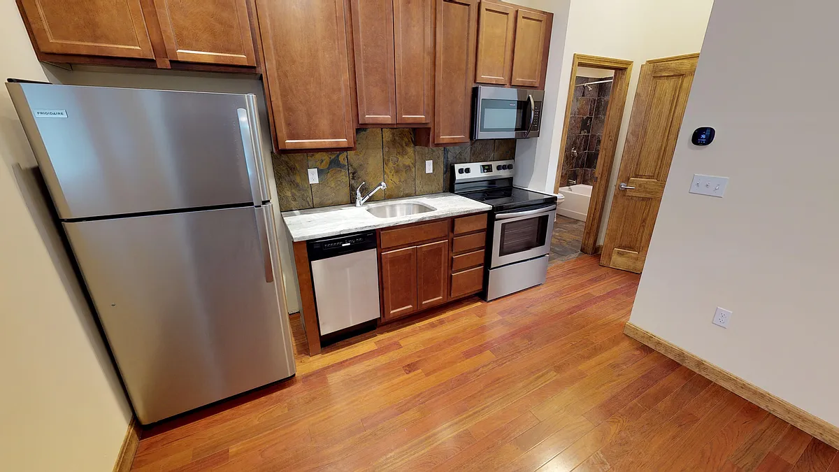 Building Photo - 47 Pleasant St #204