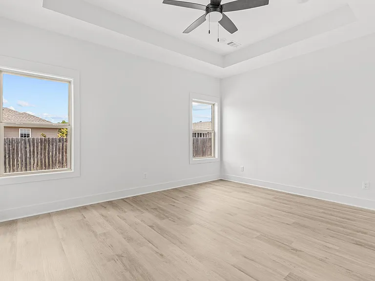 4566 Plymouth St — Photo 17