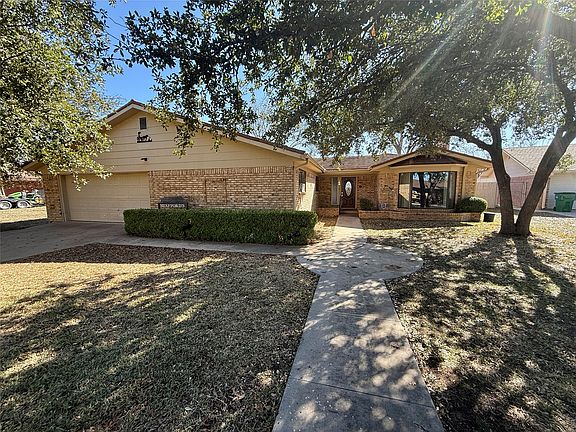3rd image of 1401 W Hill Ln