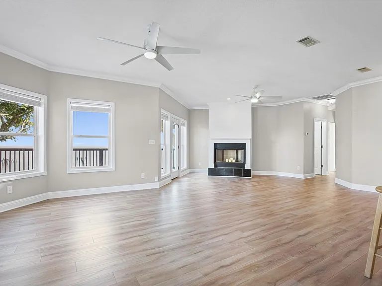 3917 Bay Front Rd — Photo 3