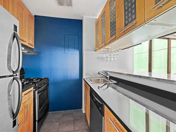 235 East 40th Street image 4 of 8