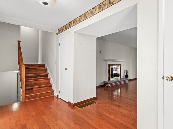 3rd image of 100 Andover Dr