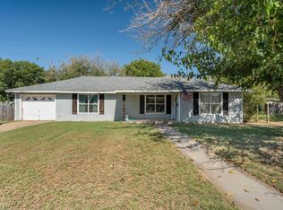 810 W Bois D Arc St, Henrietta, TX 76365