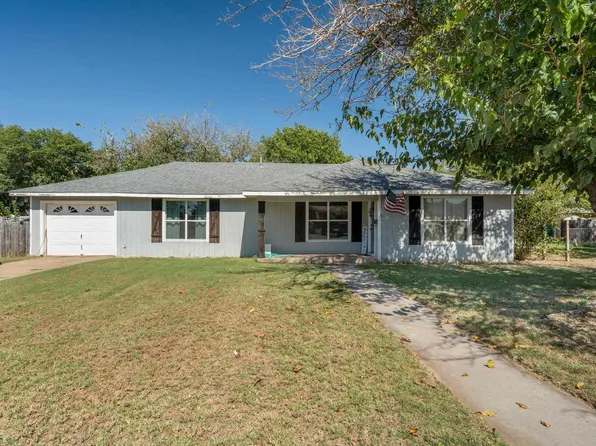810 W Bois D Arc St, Henrietta, TX 76365