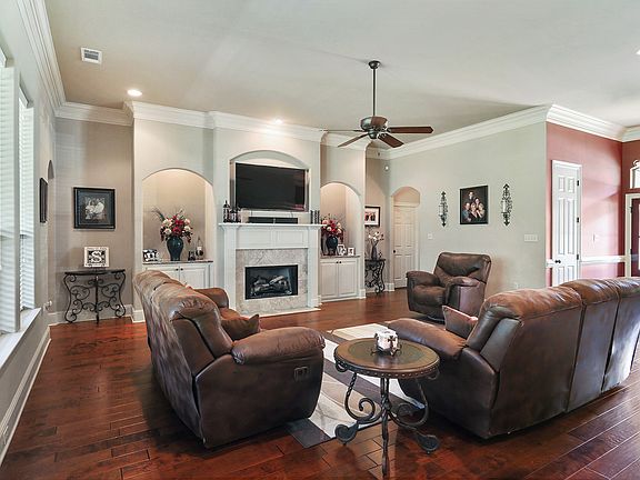 4th image of 466 Camden Park Dr