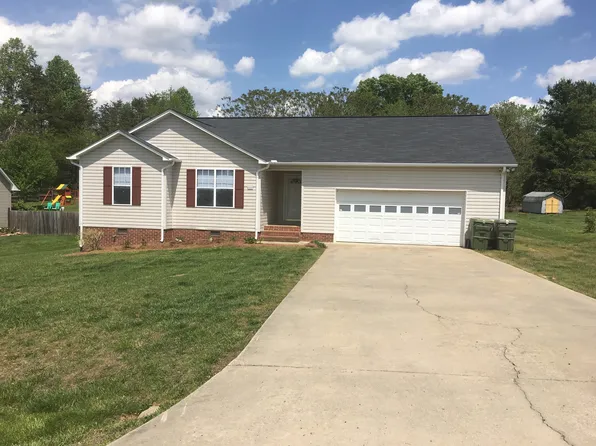 216 Huntfield Dr, Winston Salem, NC 27107