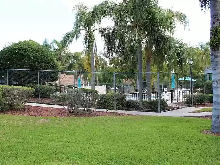 2379 Bentley Dr — Photo 10