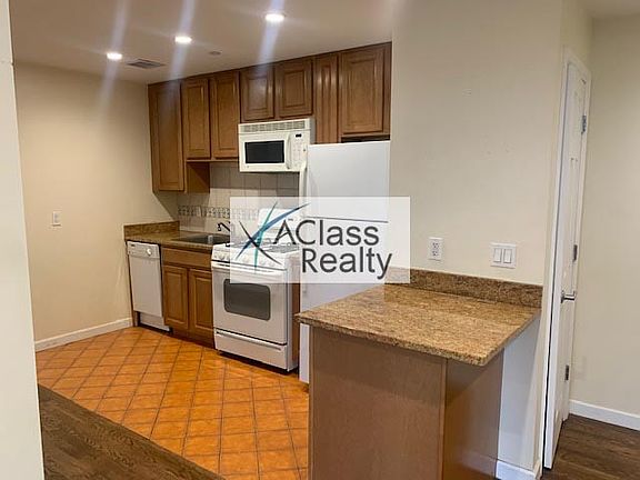 4th image of 28-21 Astoria Blvd #5