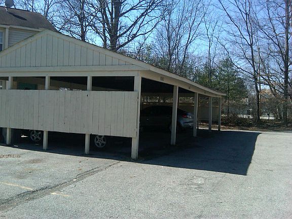 3rd image of 575 Holly Ct S