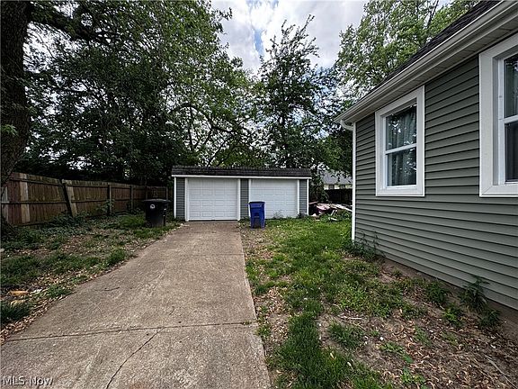 4th image of 3172 W 71st St