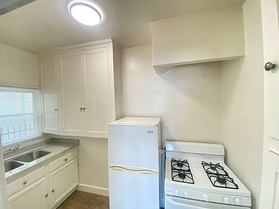 4th image of 1010 E 2nd St APT 6