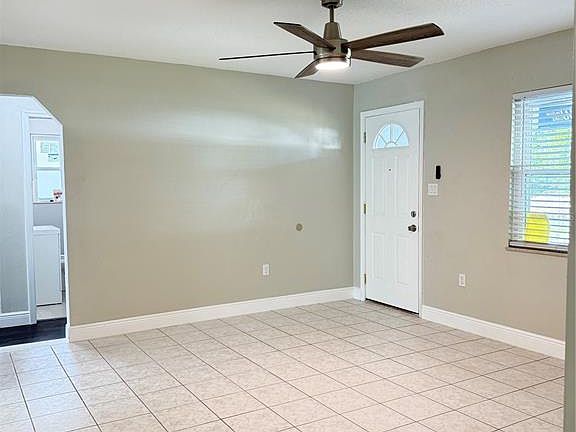 5th image of 221 Sherry Ave