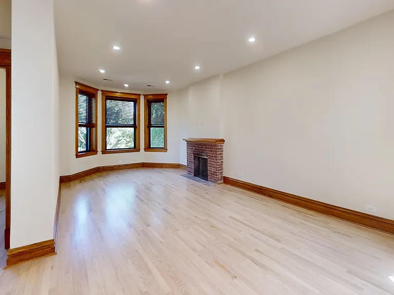 1443 W Belle Plaine Ave #2 — Photo 4