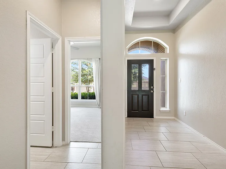 2434 Valencia Crst — Photo 3