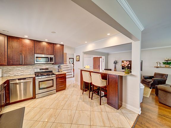 4th image of 564 Irmen Dr