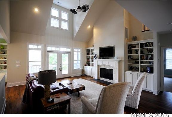 3rd image of 628 Lilliput Dr