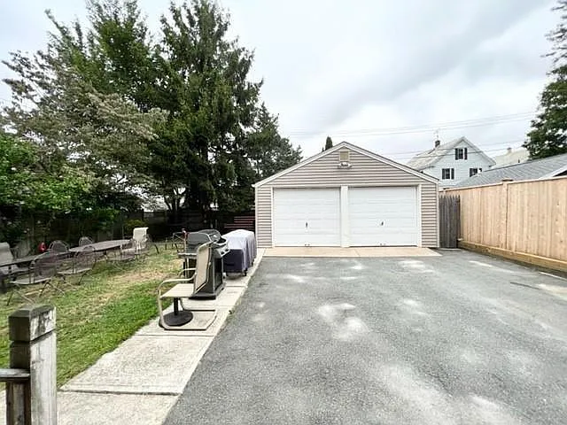 10 Hammond St #B — Photo 24