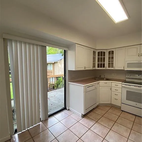 191 Wimbledon Lake Dr — Photo 13