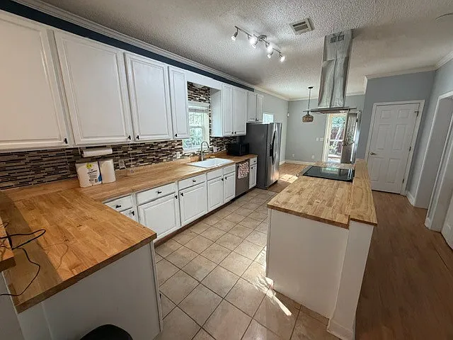 4626 Attleboro St — Photo 4