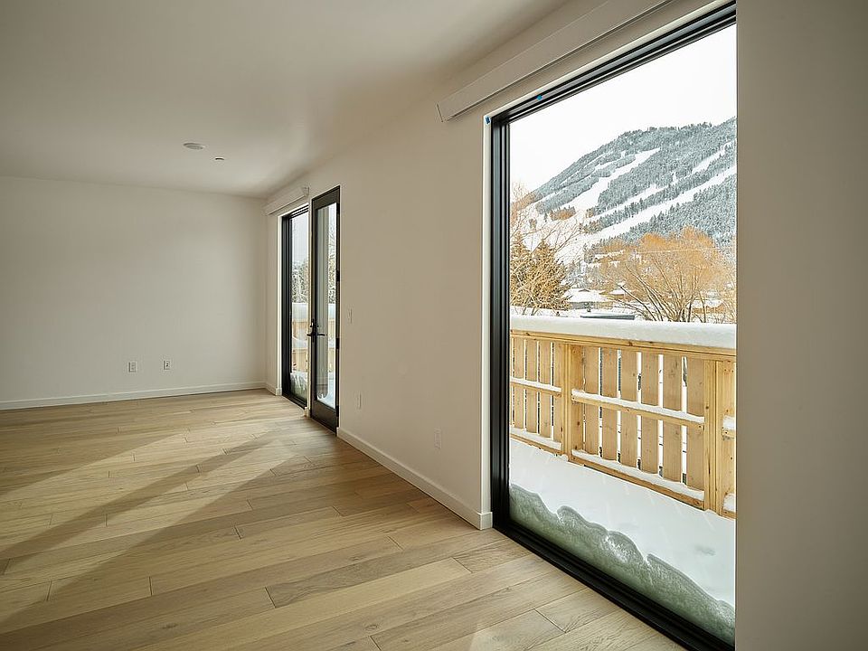 Unique Snow King Views