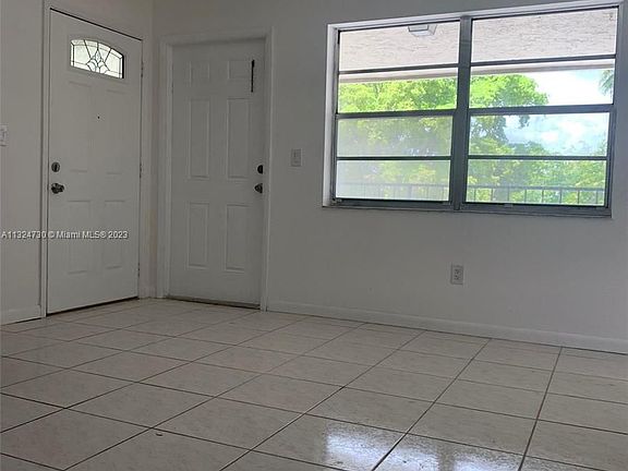 4th image of 1662 W 42nd Pl #1662