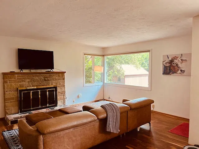 3 bed, 1.5 bath, 1500 sqft, $2,700 — Photo 2