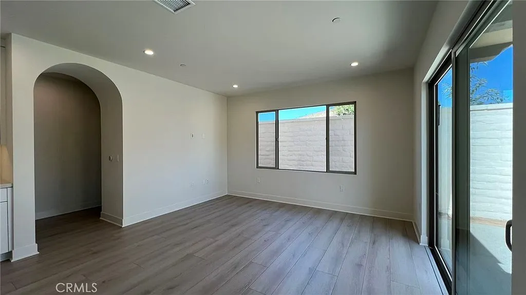 3 bed, 2.5 bath, 1752 sqft, $6,600 — Photo 4