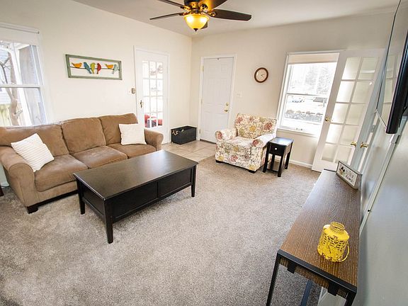 5th image of 102 S Saint James Blvd