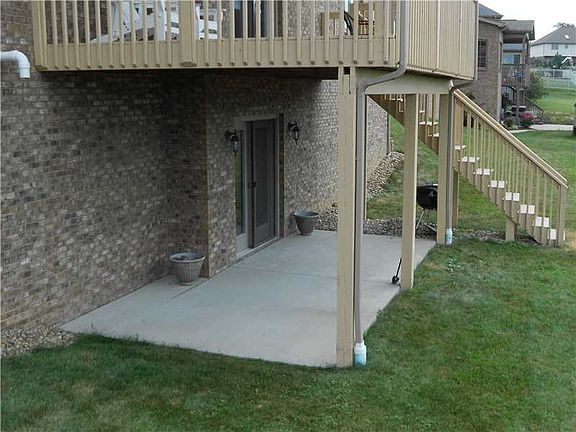 4th image of 7898 Oxford Ct