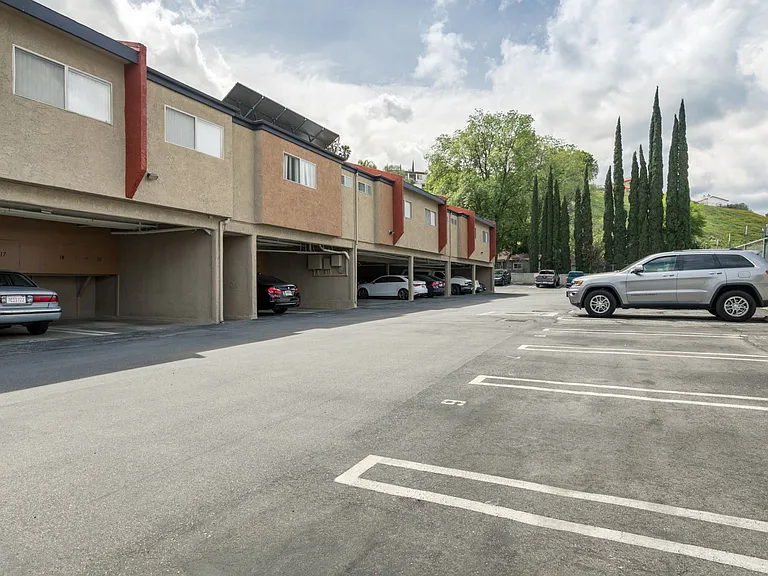 Topanga Canyon Apartments — Photo 35