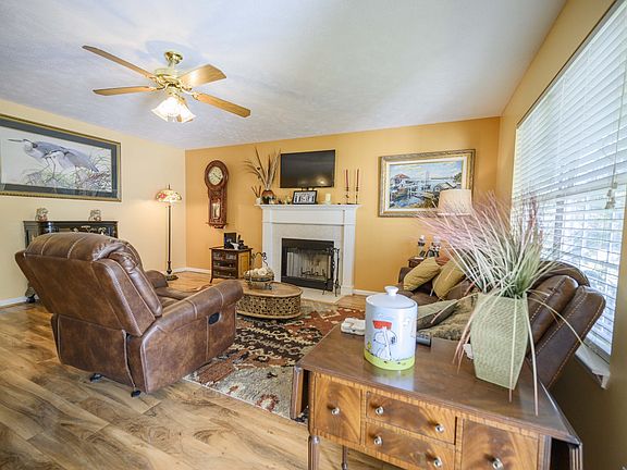 2nd image of 2816 Weybridge Dr
