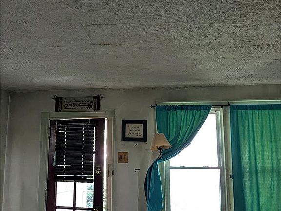 3rd image of 834 Hawthorne Rd