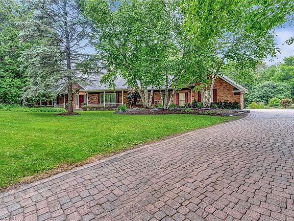 2nd image of 22 Deerpath Ct