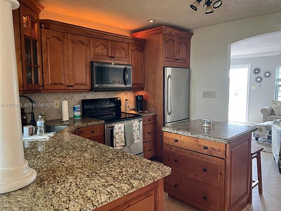 5th image of 6805 NW 75th St