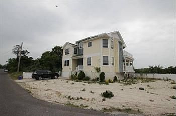 3rd image of 106 Delaware Ave