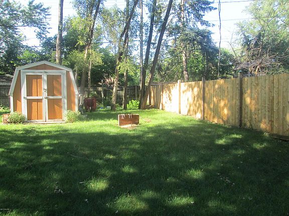 3rd image of 251 W 23rd St