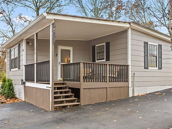 3rd image of 374 Red Bud Ave