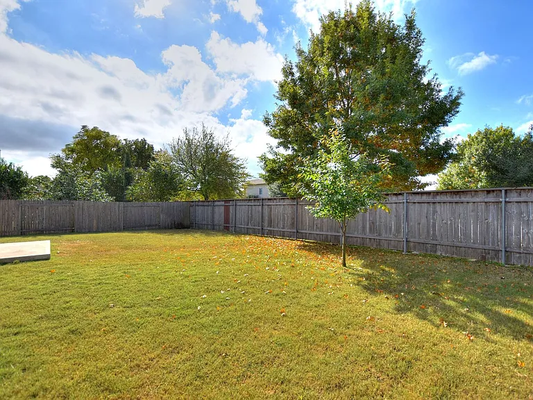 2717 Claremont Ct — Photo 30