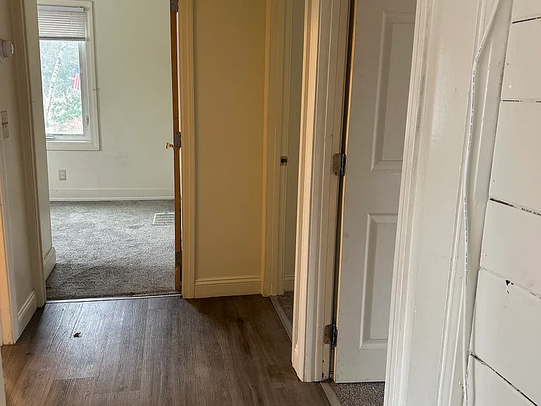 6 Seneca Ave #A — Photo 8