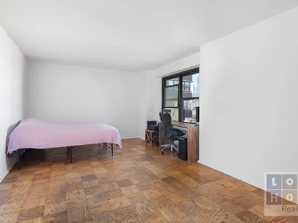 210 East Broadway image 4 of 19