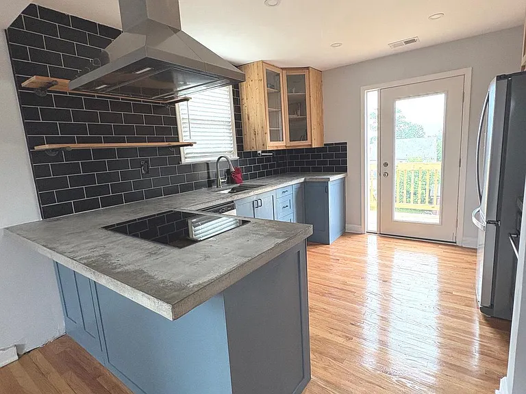 1708 Hall Ave #2 — Photo 2