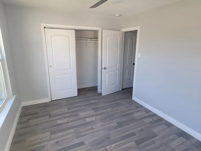 4024 Avenue N 1/2 — Photo 17