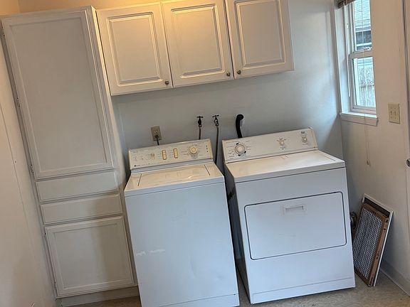 5th image of 9724 32nd Ave SW