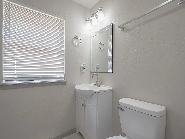 229 Bainbridge Rd — Photo 5
