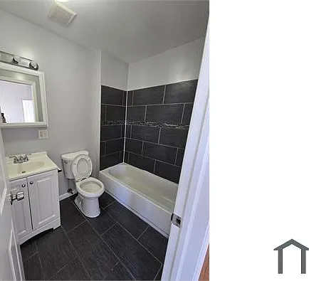136 Dewey St #2R — Photo 6